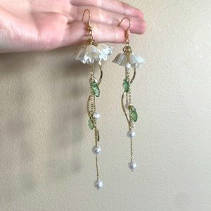 #12 Beautiful floral dangling earrings brand new never worn